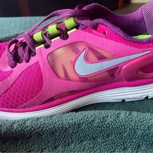 Women’s Nike Lunar Eclipse Runners Size 8